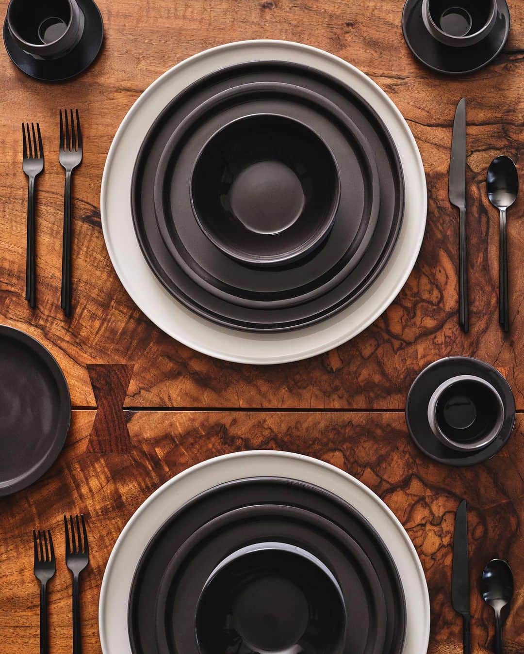 ケリーウェアスラーのインスタグラム：「TABLE TALK For our first-ever comprehensive tabletop collection, my team and I designed, this project allowed us to delve into a rich tapestry of materials, shapes, and finishes, truly immersing ourselves in the dining experience. Every piece in the collection holds its own distinct charm and serves a purpose on the table. They're designed to seamlessly blend and complement one another, creating a dynamic interplay of elements. XK」