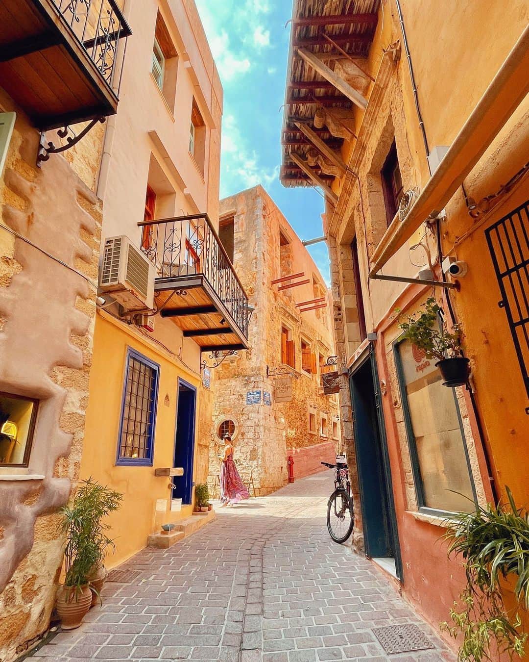 Keilah Kangさんのインスタグラム写真 - (Keilah KangInstagram)「Chania, Crete📍Filled with so much life and beauty at every turn. 💙🤍」9月20日 5時16分 - keilah.k