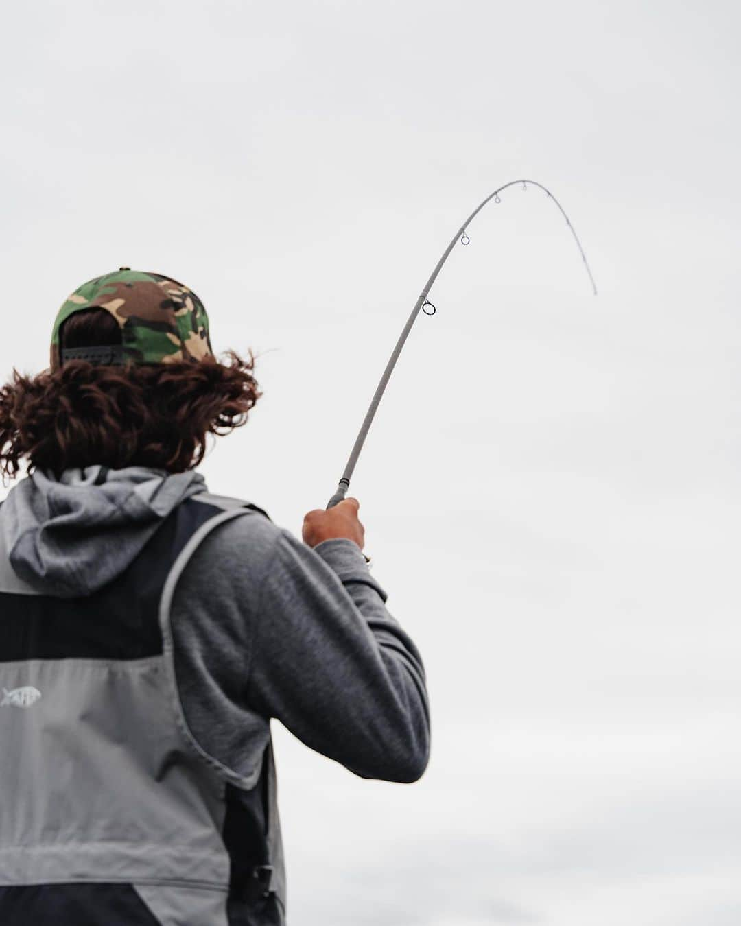 アブガルシアさんのインスタグラム写真 - (アブガルシアInstagram)「Unbelievably lightweight, yet durable and incredibly sensitive thanks to a premium carbon blank + Powerlux 1000 construction, the Zenon Spinning rod delivers on every cast with top of the line components & crisp actions for all of your spinning rod needs💴   #abugarcia #fishtowin #fishing #bassfishing #zenon」9月20日 5時32分 - abugarcia_fishing