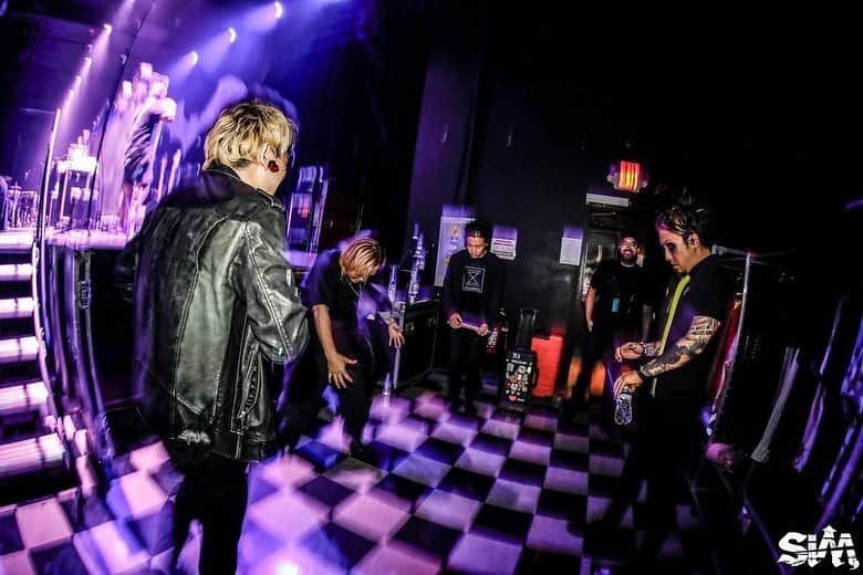 SiMのインスタグラム：「🇺🇸Thank You The Ritz and Raleigh, NC!!!🇺🇸  【SETLiST】 1. Get Up, Get Up 2. TxHxC 3. KiSS OF DEATH 4. DO THE DANCE 5. FXXKFXXKFXXK 6. RED 7. The Rumbling 8. KiLLiNG ME 9. f.a.i.t.h https://open.spotify.com/artist/2BM933ADIluGGrPBOhPgIt?si=XV3gY0u0QnK2ousJUkWiTA  Photo by @koheisuzukiphoto   #SiMUSTOUR #JackpotJuicer」