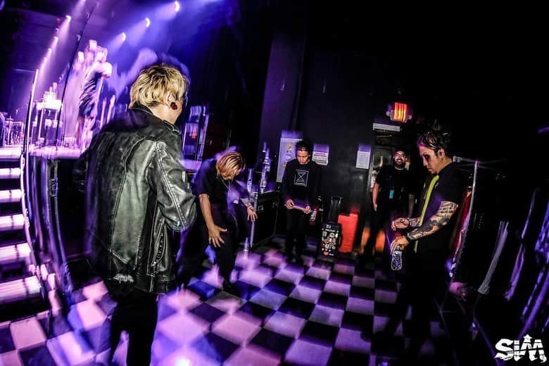 のインスタグラム：「🇺🇸Thank You The Ritz and Raleigh, NC!!!🇺🇸  【SETLiST】 1. Get Up, Get Up 2. TxHxC 3. KiSS OF DEATH 4. DO THE DANCE 5. FXXKFXXKFXXK 6. RED 7. The Rumbling 8. KiLLiNG ME 9. f.a.i.t.h https://open.spotify.com/artist/2BM933ADIluGGrPBOhPgIt?si=XV3gY0u0QnK2ousJUkWiTA  Photo by @koheisuzukiphoto   #SiMUSTOUR #JackpotJuicer」