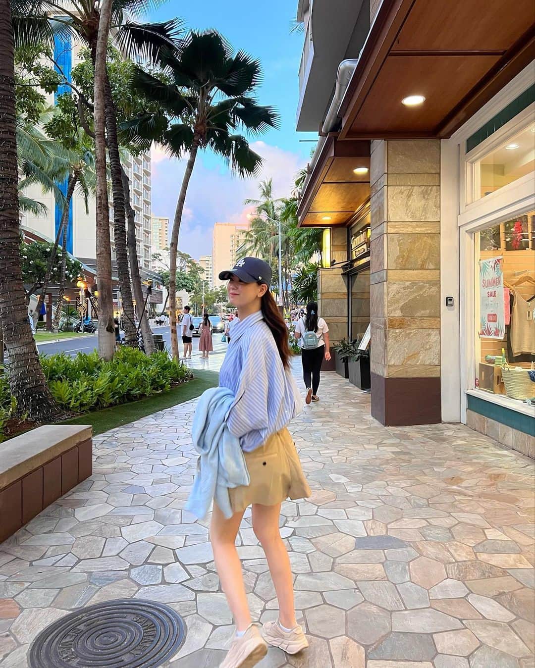 宮城夏鈴のインスタグラム：「Wikiki🫶🏻💕  ハワイ島のファーム直産お野菜を使った Plant based コース🌽🥕🍆を頂ける　 日本人女性シェフのレストラン @naturewaikiki 美味しくて２日連続で行った🤭  ホノルル在住の知人や、世界中を飛び回る知人たちとお話ができてとってもワクワクしたWikiki滞在になりました🥰」