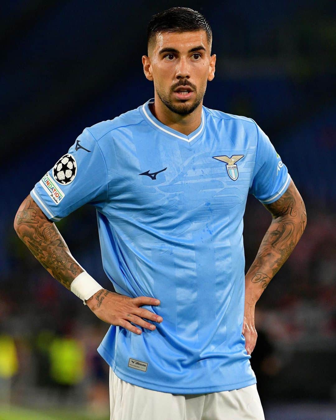 SSラツィオのインスタグラム：「👊 Keep pushing   #UCL #LazioAtleti #CMonEagles 🦅」