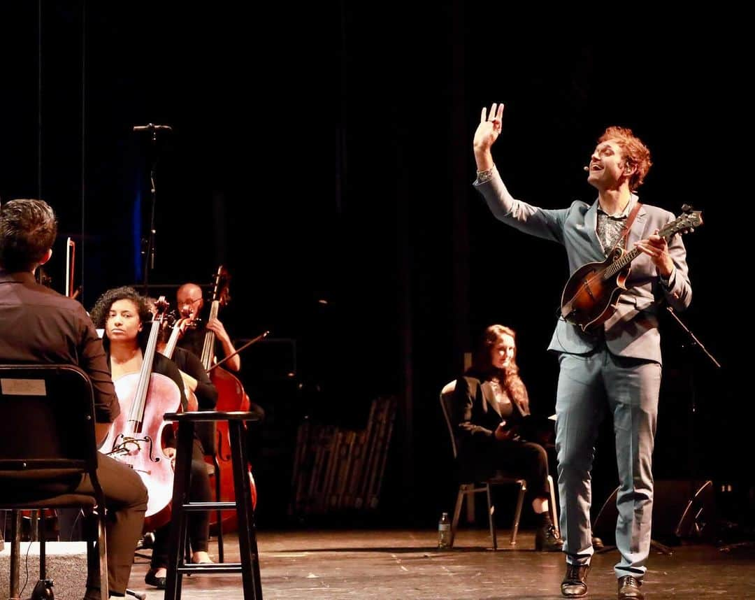 クレア・コフィーさんのインスタグラム写真 - (クレア・コフィーInstagram)「Total gift to spend a week with the inspiring, awe-inducing @teddyconducts and the gracious and glorious @louisvilleorchestra as we introduced #Attention! to the American South. Bonus win to get to work with the LUMINOUS @tannerportermusic! Grab a biscuit and get yourself to the two remaining Kentucky shows: Madisonville TONIGHT, Henderson on Saturday!」9月20日 5時33分 - clairecoffee