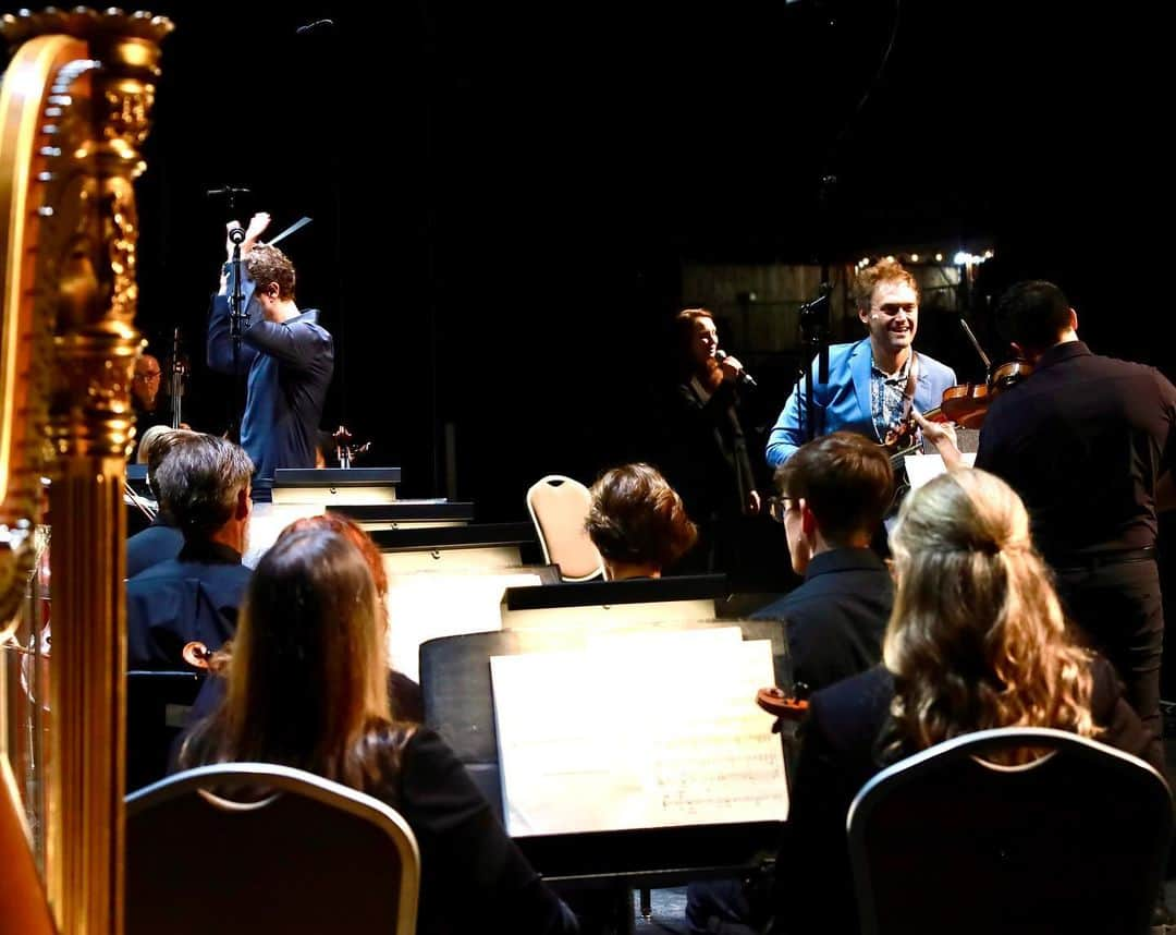 クレア・コフィーさんのインスタグラム写真 - (クレア・コフィーInstagram)「Total gift to spend a week with the inspiring, awe-inducing @teddyconducts and the gracious and glorious @louisvilleorchestra as we introduced #Attention! to the American South. Bonus win to get to work with the LUMINOUS @tannerportermusic! Grab a biscuit and get yourself to the two remaining Kentucky shows: Madisonville TONIGHT, Henderson on Saturday!」9月20日 5時33分 - clairecoffee