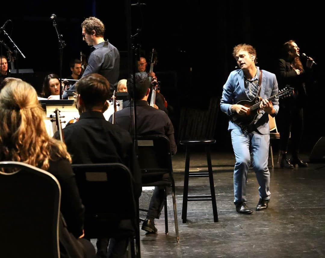 クレア・コフィーさんのインスタグラム写真 - (クレア・コフィーInstagram)「Total gift to spend a week with the inspiring, awe-inducing @teddyconducts and the gracious and glorious @louisvilleorchestra as we introduced #Attention! to the American South. Bonus win to get to work with the LUMINOUS @tannerportermusic! Grab a biscuit and get yourself to the two remaining Kentucky shows: Madisonville TONIGHT, Henderson on Saturday!」9月20日 5時33分 - clairecoffee