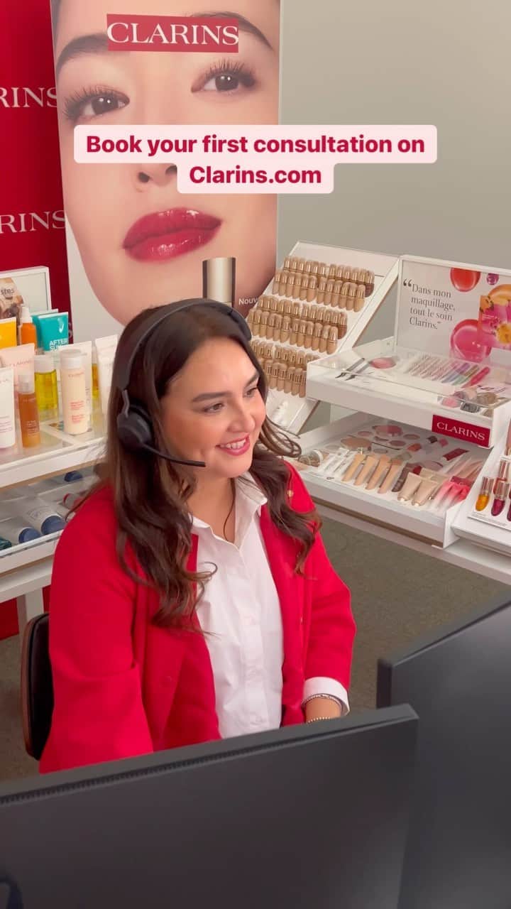 Clarins Canadaのインスタグラム：「Our Virtual Beauty Consultant, Macarena, is here to listen and answer all your beauty questions! Book your first consultation on Clarins.com 🤩  __________ Notre Conseillère Beauté Virtuelle, Macarena, est là pour vous écouter, vous guider et répondre à toutes vos questions beauté ! Réservez votre première consultation sur Clarins.com 🤩  . . . #Clarins #BeautyService #LiveConsultation」