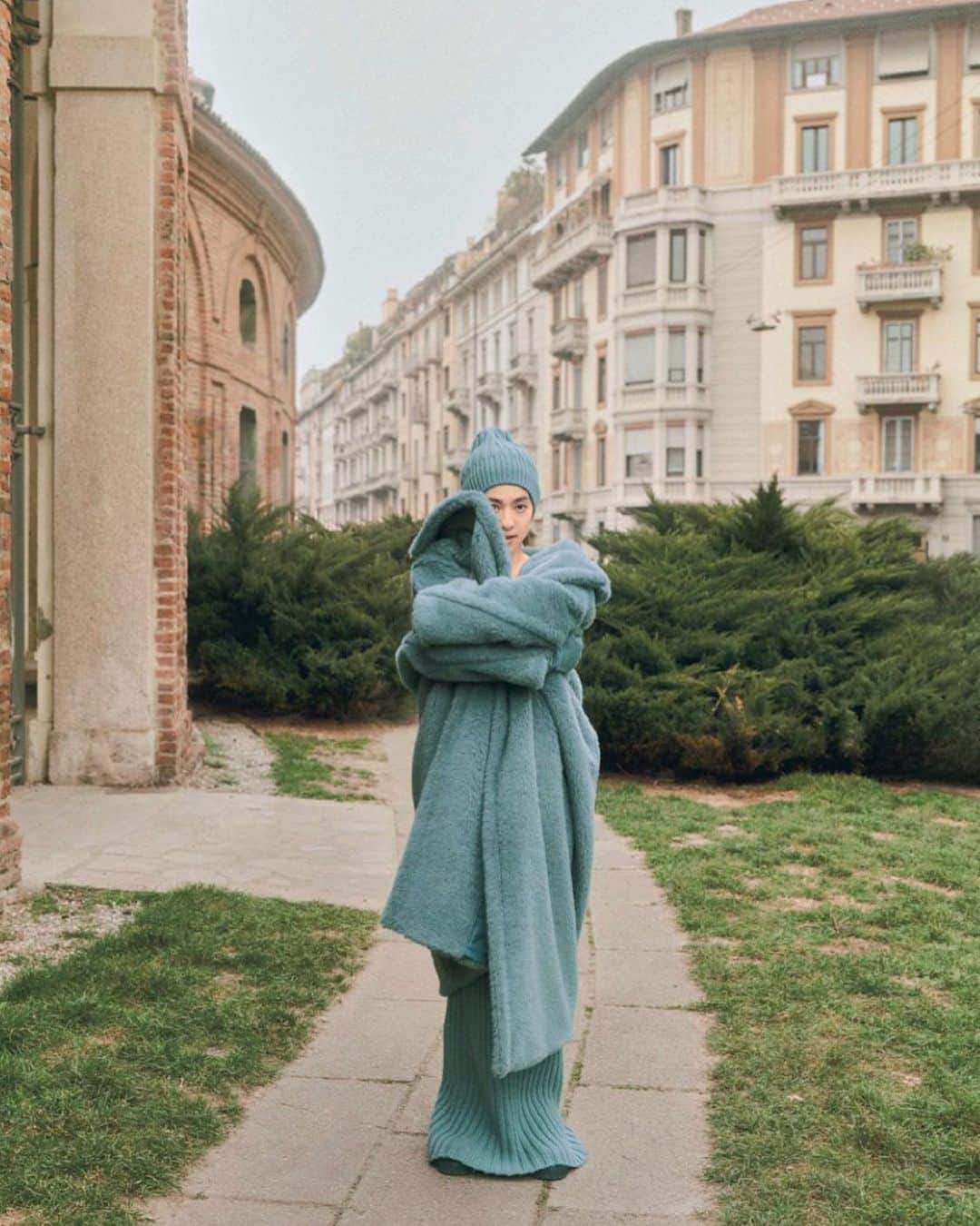 中村アンのインスタグラム：「🩵🩵🩵 @maxmara @harpersbazaarjapan」