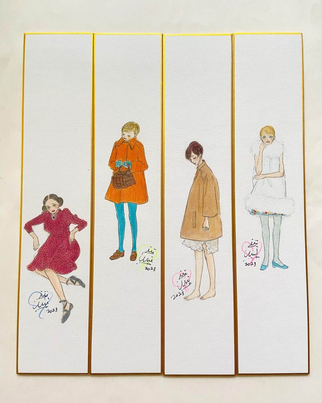 おおたうにのインスタグラム：「🎋ファッション短冊画 20〜23🎋  ご質問いただいた個展のお時間ですが、  10/2(mon) -5(thu) 12:00〜19:00   6(fri)-7(sat) 12:00〜20:00  8(sun) 12:00〜17:00 （最終日は搬出のため夕方5時までです！）  という感じにしようかな？と思っております。  入場料500円でオリジナル缶バッジをプレゼント❣️ そのバッジを見せてくだされば、会期中何度でも入場できます〜！  ✨ーーーーーーー 「おおたうに　girl! girl! girl! 展」  2023年10月2日（月）〜8日（日）まで @galleryledeco   全部新作❣️描き下ろしだらけ❣️ 短冊画、水彩画、アクリル画などなど展示予定です。 友人たちとの私物フリマもあるよ！ ハイブランドの靴など出るかも👠  ＆基本全日程終日在廊予定。 みんな会いに来てね😉  ✨ーーーーーーーーーーーー  #おおたうに展2023 #girlgirlgirl #fashionillustration #女優 #60sfashion #70sfashion #短冊画 #outauni #おおたうに」