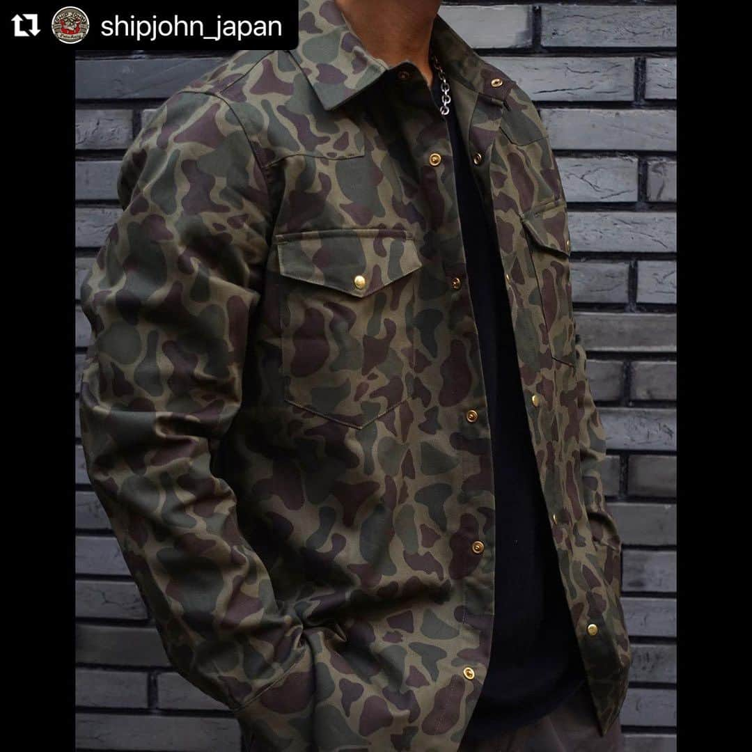 ウェスコさんのインスタグラム写真 - (ウェスコInstagram)「#Repost @shipjohn_japan with @use.repost ・・・ New Arrival  シップジョンから新作の「パットンシャツ」が入荷しました！ オリジナルのウェスタンシャツパターンが綺麗なシルエットを描くパットンシャツ。 ブランドのシャツラインナップとしては定番の型ですが、今回は「ハンターカモ」柄の生地を使用した一風変わった展開です！  シャツパターンとシルエットの影響か、全く野暮ったさを感じさせませんね！ 「若い時は好んできていたけど、年齢とともに柄物は着なくなった」なんて声を聞くことがありますが、そんな方に特にオススメできる大人のカモフラアイテムです。  ワークウェアブランドらしいタフな作りに、ブランドのアイコンとも言えるブラスのスナップボタンも健在です！各サイズ少量入荷のため気になった方はお早めに！  #pattonshirt #westernshirt  #shipjohn #shipjohnjapan #シップジョン #ウエスタンシャツ #camouflage #wescojapan #madeinUSA #oregon #portland #workwear #workwearstyle」9月20日 15時44分 - wesco_japan