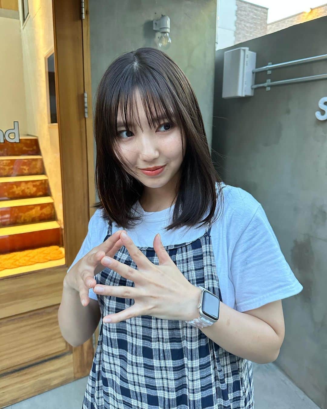 のインスタグラム：「10センチくらい切ってもらいまして、なんだか心までスッキリしました。 今回も @miri.___________ さんに切っていただきました嬉」