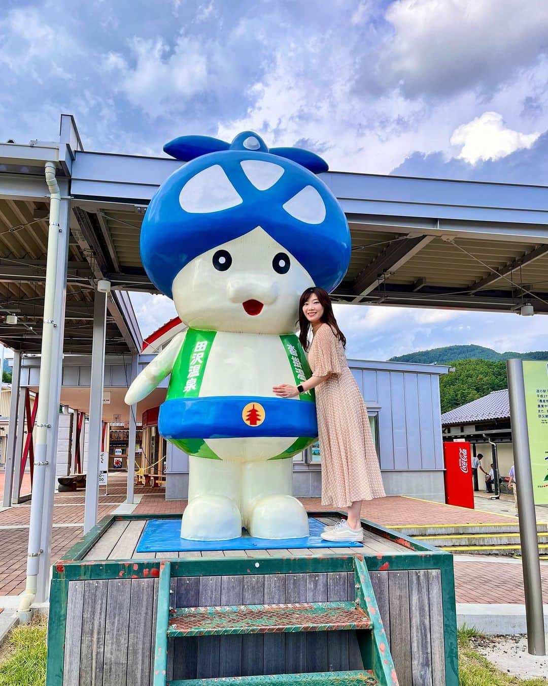 田名部生来のインスタグラム：「. 登壇。 もうもしかしたら残りの 人生で行く機会ないかも しれないところ行くのわたし大好き笑 名前も良いし。  #アオキノコちゃん #道の駅あおき  #日本で1番すみたい村 らしいです笑」
