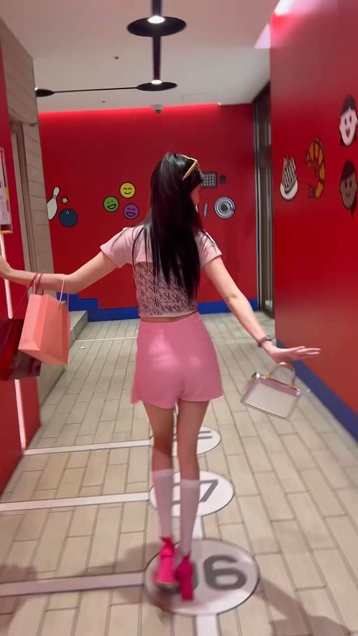 藤川らるむのインスタグラム：「女の子が居なければ世界は回らない👱🏻‍♀️💖🛍  โลกจะไม่ดำเนินต่อไปหากไม่มีผู้หญิง👱🏻‍♀️💖🛍️  #Barbie #barbiedoll #barbiestyle #barbiegirl #バービー #バービー人形」