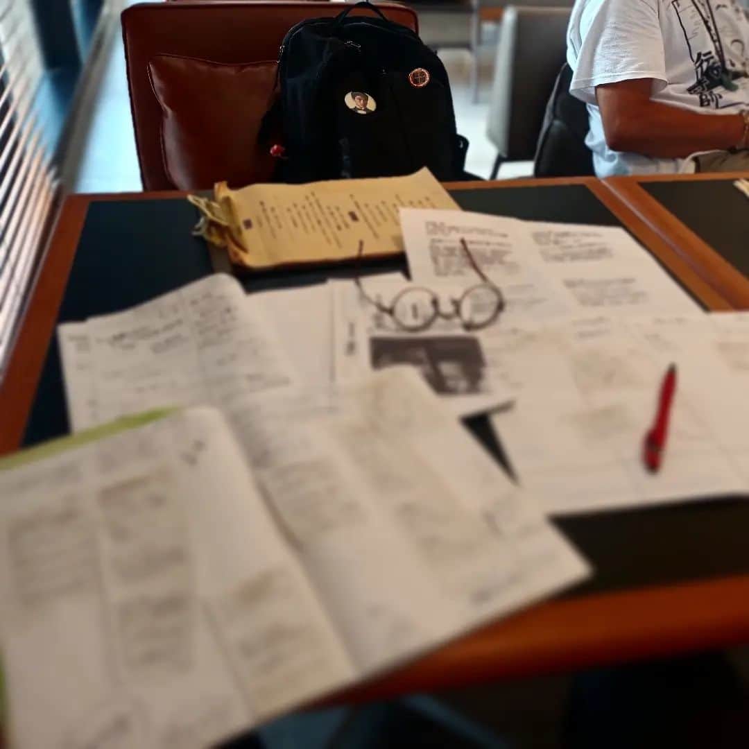 松本隆博のインスタグラム：「。⁡ ⁡フェリーの待ち時間には、、⁡ ⁡ネタ帳だしてラジオ番組の⁡ ⁡話題を考える🙄💭…ここんとこ⁡ ⁡日々のルーティン( ᴖ ·̫ ᴖ )⁡ ⁡⁡ ⁡しかし、なかなかネタは⁡ ⁡落ちてない✋‪(´•ᴗ• ก )‬՞ ՞⁡ ⁡⁡ ⁡還暦少年 松本隆博」