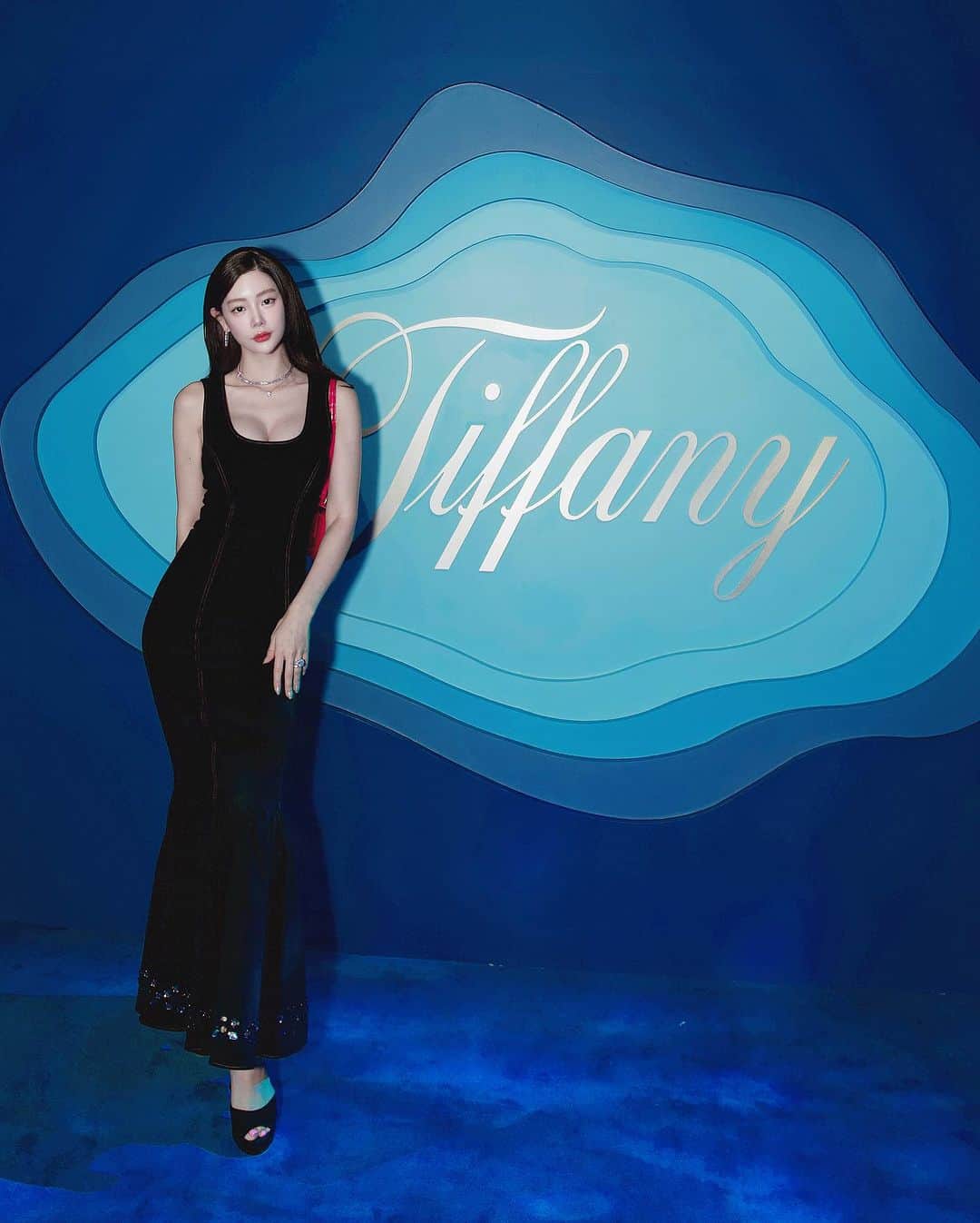 クララさんのインスタグラム写真 - (クララInstagram)「a stroll through #TheTiffanyLandmark #TiffanyBlueBook #TiffanyAndCo @tiffanyandco」9月20日 16時38分 - actressclara