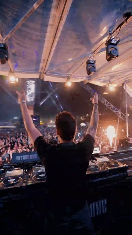 Spinnin' Recordsのインスタグラム：「The legendary Dutch DJ and producer @sandervandoornofficial has dropped this and we've been obsessed ever since 🤟 Characterized by its unique Future Rave sound and crazy drops, 'Let It Drop' will have you raving all night.」