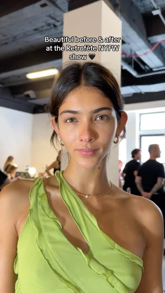 Too Facedのインスタグラム：「from backstage… to the runway! 🤩 Such a gorgeous before & after at the @retrofete #NYFW show! ✨💖 #toofaced #tfcrueltyfree #newyorkfashionweek #nyfw2023」