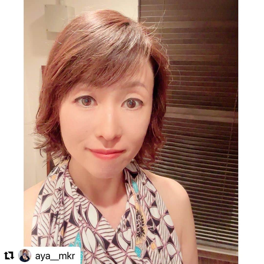 vs28baliさんのインスタグラム写真 - (vs28baliInstagram)「#Repost @aya__mkr さま  池袋店へのご来店と素敵な投稿ありがとうございます🫶  当店のフェイシャルコースには 肩首デコルテ、ハンドケア、 フットリラックスケアが付いています👍  お顔に効果を出すためには そこへつながる全身の血流アップが大切だからです❗️  どんなに美容液を使っていても その土台へ栄養が運ばれなければ 本当の美肌は作られません🥹✨  だんだん気温が下がってくるこれからの時季、 血行不良は美と健康の大敵です☹️💦  血行促進＆美肌効果をぜひ当店で体感してください😊  ご予約・詳細はプロフィールリンクまたはハイライトからチェック🔗  ・・・ *･ヾ(Ő∀︎Ő๑)ｫﾊｮｫ✫ﾟ︎*ｺﾞｻﾞｲﾏｽ💛  全国25店舗展開されている 🏝️南国リゾートのようなサロン🏝️ @vs28bali 💛 『VS28スキンケアスタジオBALI』に 行って来ました٩(ˊᗜˋ*)و💛  店内はバリ島の南国リゾートのオシャレな雰囲気🏝️ オシャレで癒される空間💛  今回は【毛穴洗浄フェイシャルコース 　＋徹底美白ダブルオプションケア】✨  丁寧なカウンセリング。 お肌の状態も細かくみてもらえます✨ ココで嬉しかったこと💛 綺麗なスタッフさんから、 『お肌綺麗ですね✨』って言ってもらえたこと(๑°艸°๑)🩷 実際、肌年齢も実年齢より３つだけ上でした🙌🏻  施術してもらって‥ 今まで受けたことのあるフェイシャルエステの中で ダントツ1位の気持ち良さでした🥇 オールハンドの技術のスゴさ(⊙︎ﾛ⊙︎)✨ 感動しました🥺✨  半顔ずつ施術してくれて、 施術前後の違いを確認しながらの 丁寧な施術✨ 目に見える汚れ等もその場で見せてもらえます。 パック時間などの待機時間は 肩、首、腕、足、デコルテなど マッサージしてもらえて、 時間を有効に活用してもらえる至福の時間✨  ザラつきのあった鼻と顎がツルツルに(☆︎∀︎☆︎)✨  気になっていた顔の浮腫みや ガチガチだった首や肩は、 ゴッドハンドのマッサージのおかげで、 フェイスラインはスッキリ✨ トーンアップも実感💛 更に首と肩もとても軽くなりました🙌🏻  今後、自分へのご褒美に通いたいと思っています♥️  今回体験した 【毛穴洗浄フェイシャルコース徹底美白ダブルオプションケア】✨ 約60分　通常価格23,100円～ →初回体験価格6,600円✨ 全国に41店舗展開しているスキンケアスタジオにて お受けいただける、上記のキャンペーン開催中✨ （https://ebm-co.jp/bihaku-first/） 詳しくは☝︎をご覧ください💛  URLをストーリーに貼りつけておくので、 是非ご覧ください💛  コレ♥️かなりお得です🉐 そして自信を持ってオススメします❣️  極上のリラックス効果を是非体感していただきたいヾ(*>∀<)ﾉﾞ💛  今日もステキな一日になりますように☺️🧡  @vs28bali #美白Wケア #PR #スキンケアスタジオ #イービーエム化粧品 #フェイシャル #毛穴洗浄 #美肌 #ブルームオーラ #美肌ケア  #ebm #保湿ケア #保湿ケア #フェイシャルエステ 🩷 #スキンケアスタジオlp」9月20日 8時34分 - vs28bali