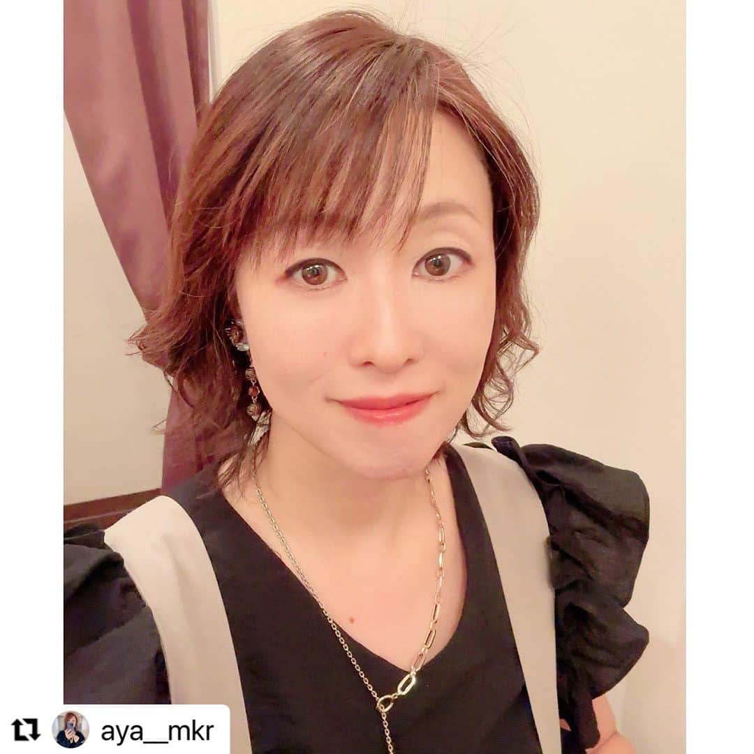 vs28baliさんのインスタグラム写真 - (vs28baliInstagram)「#Repost @aya__mkr さま  池袋店へのご来店と素敵な投稿ありがとうございます🫶  当店のフェイシャルコースには 肩首デコルテ、ハンドケア、 フットリラックスケアが付いています👍  お顔に効果を出すためには そこへつながる全身の血流アップが大切だからです❗️  どんなに美容液を使っていても その土台へ栄養が運ばれなければ 本当の美肌は作られません🥹✨  だんだん気温が下がってくるこれからの時季、 血行不良は美と健康の大敵です☹️💦  血行促進＆美肌効果をぜひ当店で体感してください😊  ご予約・詳細はプロフィールリンクまたはハイライトからチェック🔗  ・・・ *･ヾ(Ő∀︎Ő๑)ｫﾊｮｫ✫ﾟ︎*ｺﾞｻﾞｲﾏｽ💛  全国25店舗展開されている 🏝️南国リゾートのようなサロン🏝️ @vs28bali 💛 『VS28スキンケアスタジオBALI』に 行って来ました٩(ˊᗜˋ*)و💛  店内はバリ島の南国リゾートのオシャレな雰囲気🏝️ オシャレで癒される空間💛  今回は【毛穴洗浄フェイシャルコース 　＋徹底美白ダブルオプションケア】✨  丁寧なカウンセリング。 お肌の状態も細かくみてもらえます✨ ココで嬉しかったこと💛 綺麗なスタッフさんから、 『お肌綺麗ですね✨』って言ってもらえたこと(๑°艸°๑)🩷 実際、肌年齢も実年齢より３つだけ上でした🙌🏻  施術してもらって‥ 今まで受けたことのあるフェイシャルエステの中で ダントツ1位の気持ち良さでした🥇 オールハンドの技術のスゴさ(⊙︎ﾛ⊙︎)✨ 感動しました🥺✨  半顔ずつ施術してくれて、 施術前後の違いを確認しながらの 丁寧な施術✨ 目に見える汚れ等もその場で見せてもらえます。 パック時間などの待機時間は 肩、首、腕、足、デコルテなど マッサージしてもらえて、 時間を有効に活用してもらえる至福の時間✨  ザラつきのあった鼻と顎がツルツルに(☆︎∀︎☆︎)✨  気になっていた顔の浮腫みや ガチガチだった首や肩は、 ゴッドハンドのマッサージのおかげで、 フェイスラインはスッキリ✨ トーンアップも実感💛 更に首と肩もとても軽くなりました🙌🏻  今後、自分へのご褒美に通いたいと思っています♥️  今回体験した 【毛穴洗浄フェイシャルコース徹底美白ダブルオプションケア】✨ 約60分　通常価格23,100円～ →初回体験価格6,600円✨ 全国に41店舗展開しているスキンケアスタジオにて お受けいただける、上記のキャンペーン開催中✨ （https://ebm-co.jp/bihaku-first/） 詳しくは☝︎をご覧ください💛  URLをストーリーに貼りつけておくので、 是非ご覧ください💛  コレ♥️かなりお得です🉐 そして自信を持ってオススメします❣️  極上のリラックス効果を是非体感していただきたいヾ(*>∀<)ﾉﾞ💛  今日もステキな一日になりますように☺️🧡  @vs28bali #美白Wケア #PR #スキンケアスタジオ #イービーエム化粧品 #フェイシャル #毛穴洗浄 #美肌 #ブルームオーラ #美肌ケア  #ebm #保湿ケア #保湿ケア #フェイシャルエステ 🩷 #スキンケアスタジオlp」9月20日 8時34分 - vs28bali
