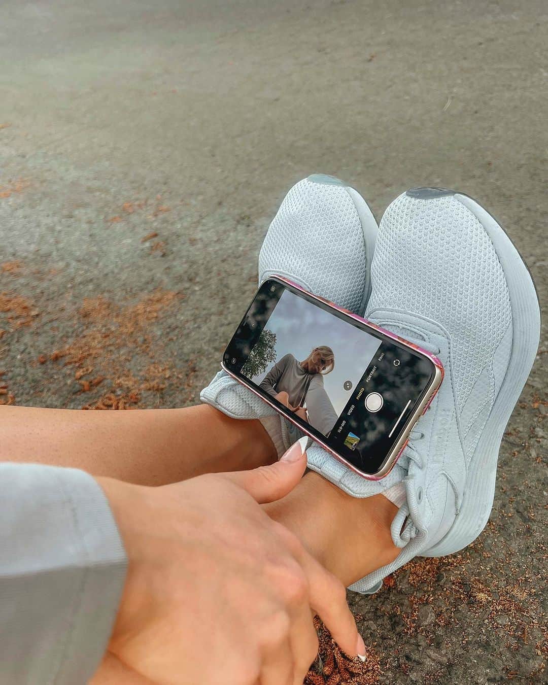 Reebokさんのインスタグラム写真 - (ReebokInstagram)「The DMX Comfort + is out now. Inspired by @miaivylind, creator and founder of “Hot Girl Walk ®” Featuring dynamic air cushioning that adjusts to your stride and extra responsive foam for max comfort. Because all walks lead somewhere amazing with the right attitude.」9月20日 8時48分 - reebok