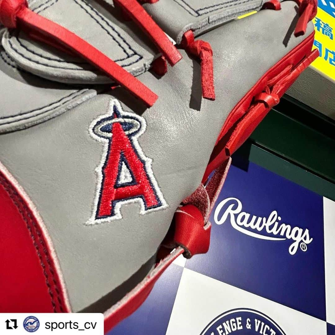 Rawlings Japanさんのインスタグラム写真 - (Rawlings JapanInstagram)「#Repost @sports_cv with @use.repost ・・・ #RAWLINGS × 超野球専門店CV  ⚾️MLB球団ロゴ入り軟式オーダーグラブ⚾️人気のエンゼルスやパドレスなど一部モデルが再入荷しています✨ 現在の在庫状況は画像の通りです🙇‍♂️ 売り切れてしまうと再入荷は2ヶ月前後となります💨  オンラインショップからもご購入可能です →【https://www.sportscv.jp/p/search】 #ローリングス #MLB #メジャーリーグ #メジャー #ダルビッシュ有 #前田健太 #菊池雄星 #大谷翔平 #藤浪晋太郎 #吉田正尚 #千賀滉大 #ヌートバー #オーダーグラブ #グラブ #グローブ #野球 #⚾️ #野球好きな人と繋がりたい  #超野球専門店CV @rawlings_japan_llc」9月20日 9時08分 - rawlings_japan_llc