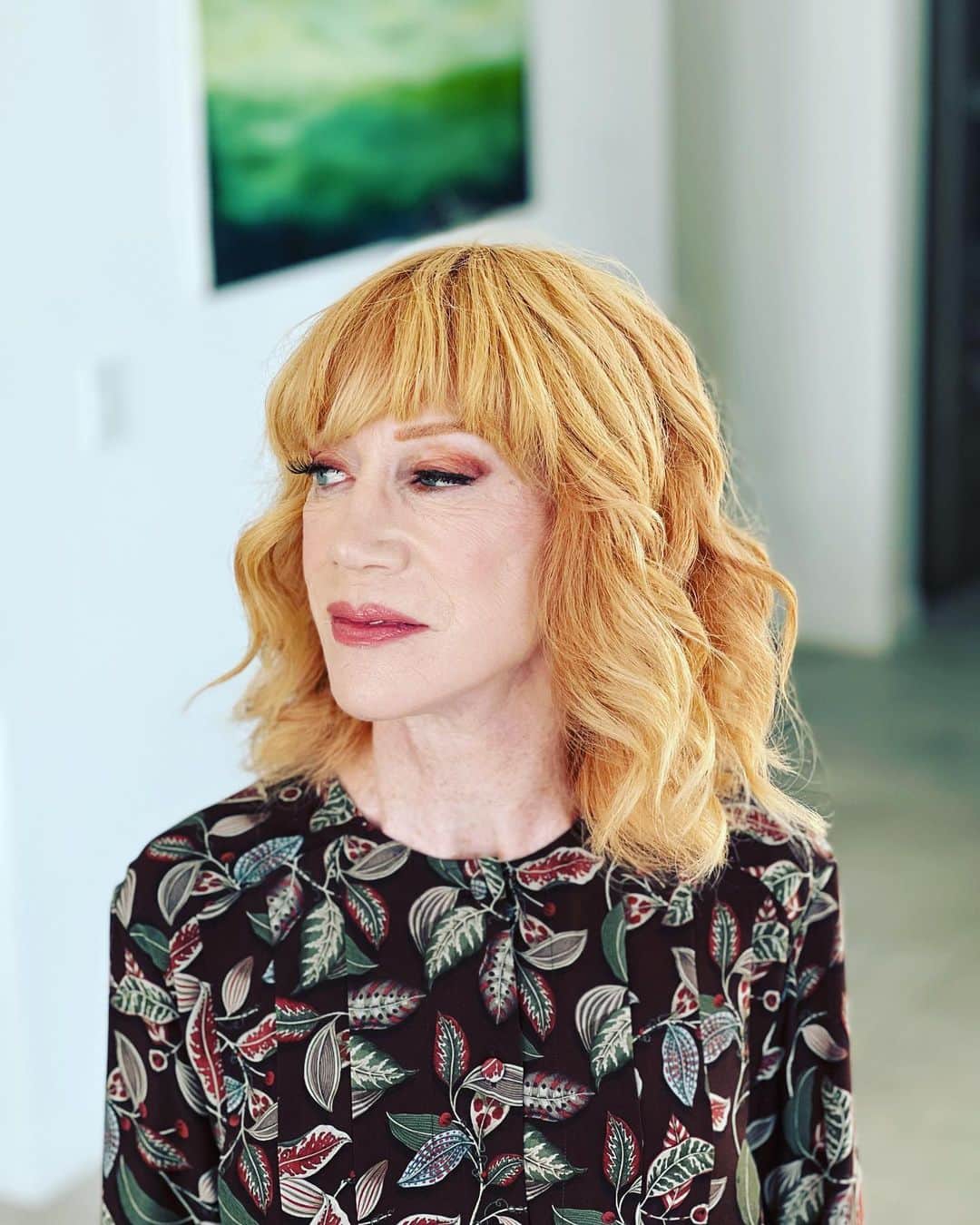 キャシー・グリフィンのインスタグラム：「Mmmm, kinda bitchy. Don’t mind. 💅」