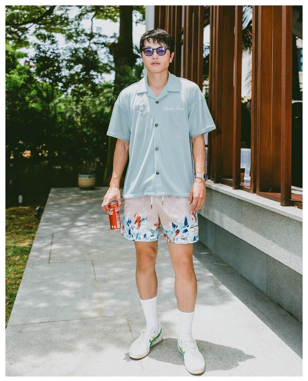 アレックス・シブタニさんのインスタグラム写真 - (アレックス・シブタニInstagram)「Pool party in Singapore 🇸🇬🦋  Shirt/shorts: @ryokorain / @ryokojames  Watch: @seikowatchofficial」9月20日 9時13分 - alexshibutani