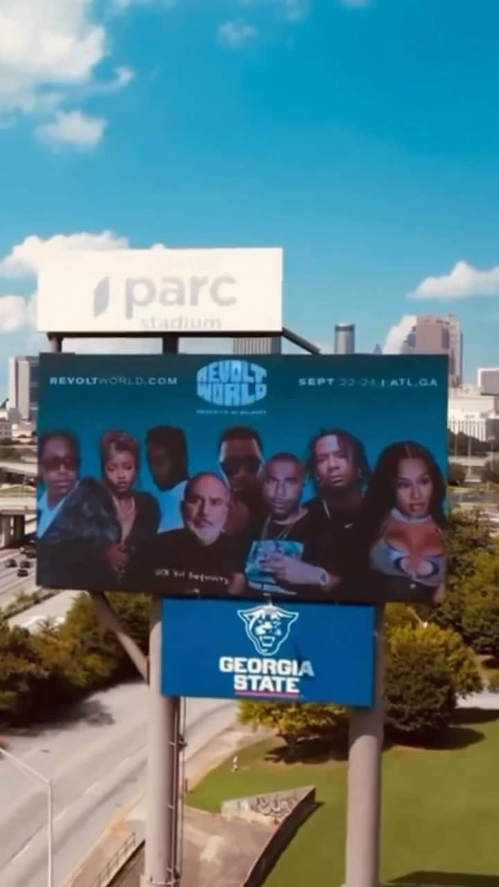 ディディのインスタグラム：「@revoltworld this weekend in ATL!!! Don’t meet me there, beat me there!」