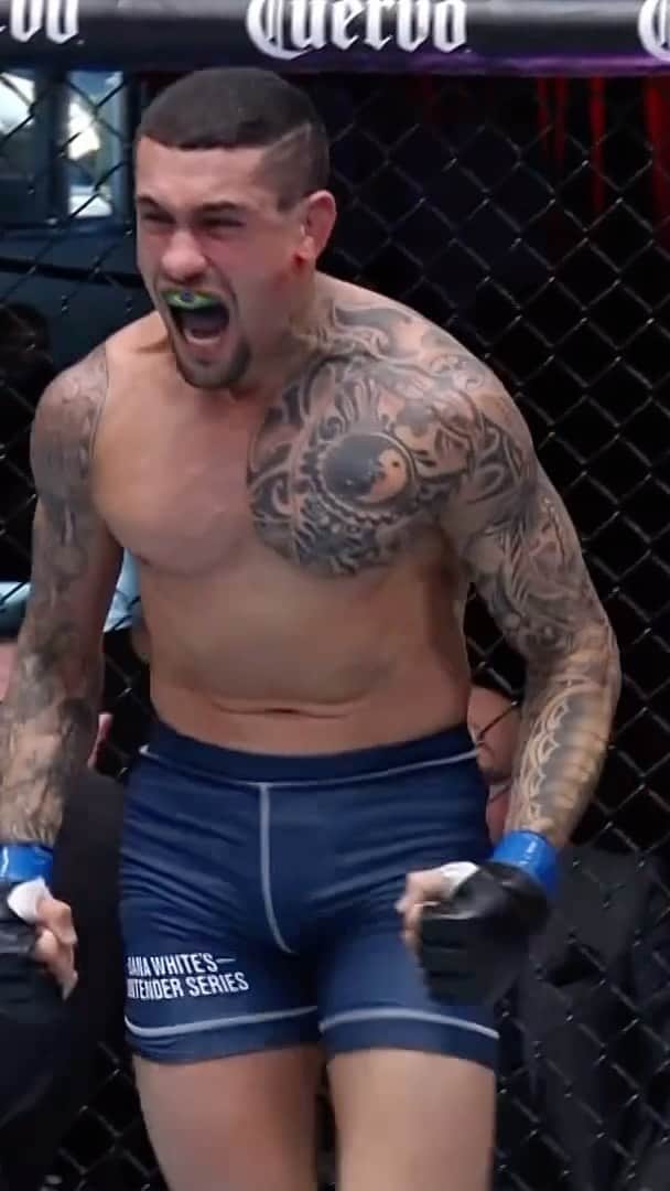 UFCのインスタグラム：「Put him to SLEEP 😴  Kaynan Kruschewsky gets the submission win at #DWCS」