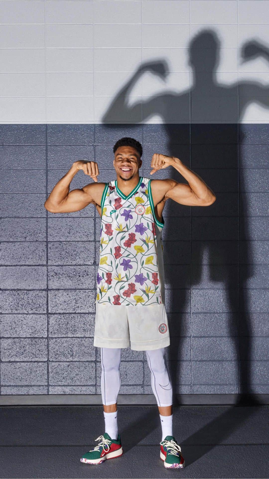 のインスタグラム：「It just feels better when you earn it 💪  Giannis’ ascension starts with his unparalleled work ethic, and that mindset of knowing he gave his all every time he steps on the court is what allows him to play free.  Learn what it takes to reach the best version of yourself through Giannis’ eyes.」