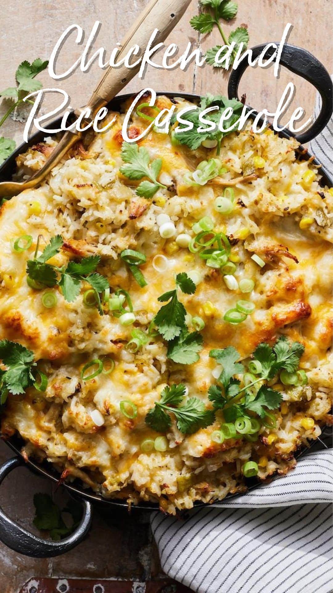 のインスタグラム：「Family dinner tonight is this Chicken Rice Casserole and it’s equal parts easy and delish! Recipe linked in my bio https://whatsgabycooking.com/chicken-rice-and-cheese-casserole/」