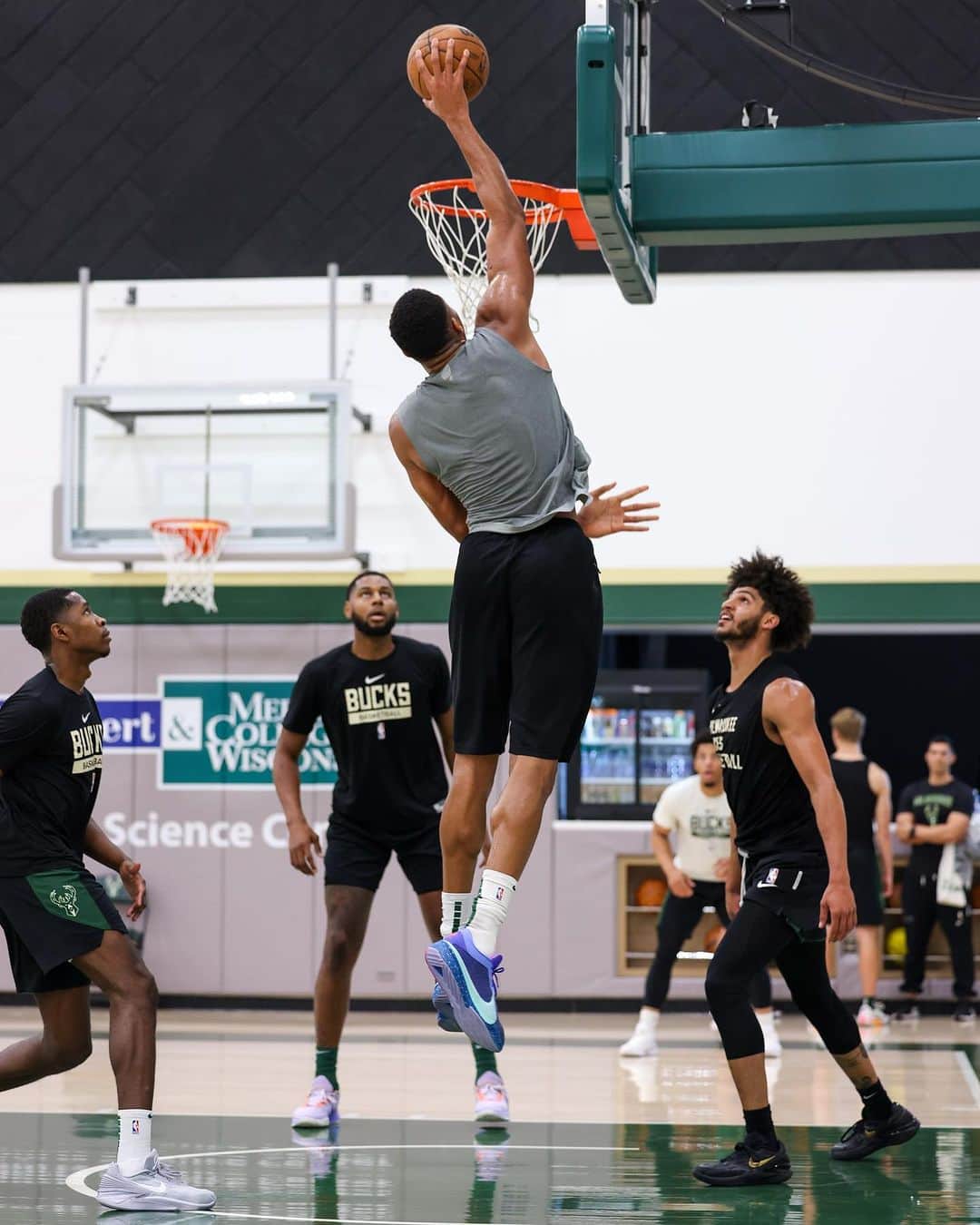 のインスタグラム：「Man I can still dunk!! We gonna be good 😂」