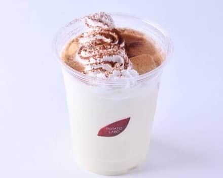 のインスタグラム：「🍠 おはようございます! POTATO LABO阪急西宮ガーデンズ店です🤗 いつもご利用ありがとうございます！  本日は 【おいもラテ】を ご紹介します🍠  ✽紅はるかラテ すっきり飲めるシンプルな ラテです！一瞬でなくなっちゃう(›´ω`‹ )  ✽紅芋ラテ 紅芋独特の食感があり、濃厚な味です！お芋感が結構あります！  ✽オレオラテ 紅はるかラテをベースにオレオをトッピング！ザクザク食感も相性抜群ですᐠ( ᐛ )ᐟ  お芋のペーストとラテMIXのお芋感たっぷりな人気のドリンクです(\*´༥`\*)  是非！ご賞味ください🥰  皆さまのご来店お待ちしております🥰🍠  #potatolabo #ポテトラボ #阪急西宮ガーデンズ #さつまいも #さつまいもスイーツ #西宮 #西宮スイーツ #デザート #お芋スイーツ #芋スイーツ #グルテンフリー #スイートポテト #堀江カフェ #堀江グルメ #🍠 #絶品 #美味 #焼き芋 #紅はるか #シルクスイート #ラテ」
