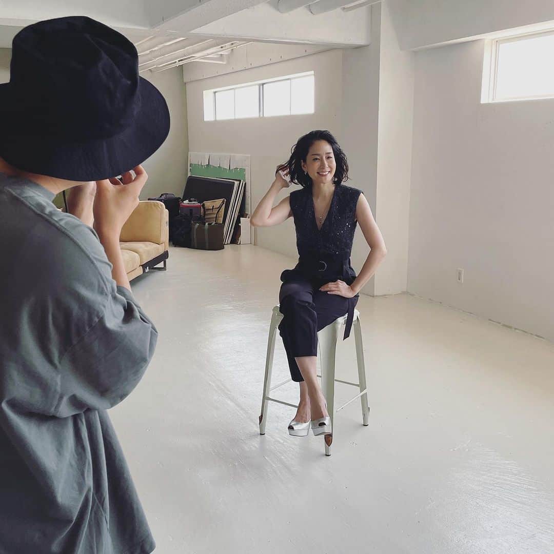 のインスタグラム：「おはようございます。  VERY NAVY 10月号の連載も見てね。  #verynavy  #連載 #essay  #内田恭子  #kyokouchida」