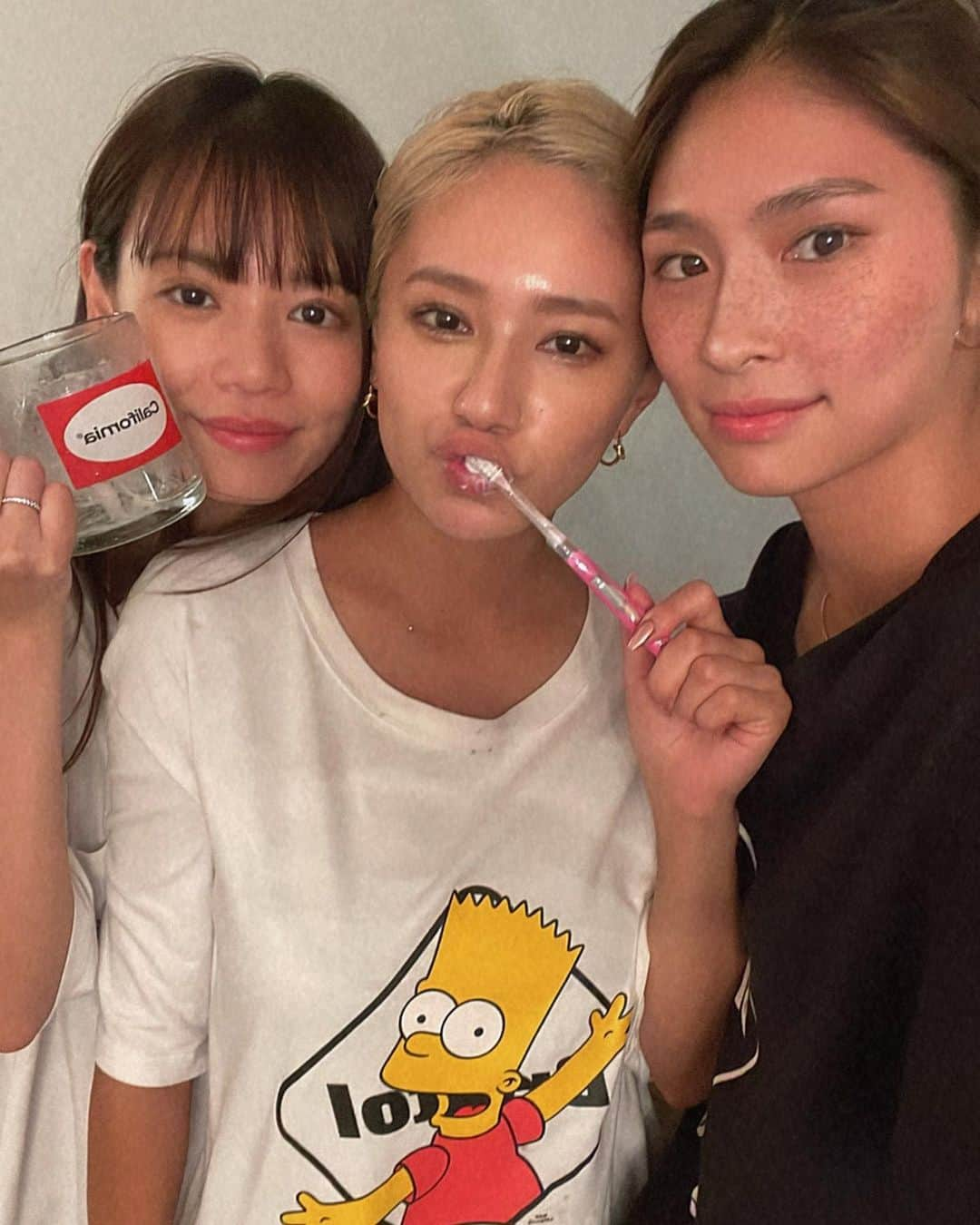 椿彩加さんのインスタグラム写真 - (椿彩加Instagram)「おっはよ。 この写真見るとおでこ入れたくなるなぁ☹️  今年の夏もほぼ一緒に居た人ww  👩🏽‍🤝‍👩🏼 @airiiiii24」9月20日 10時42分 - ayaka_tsubaki23