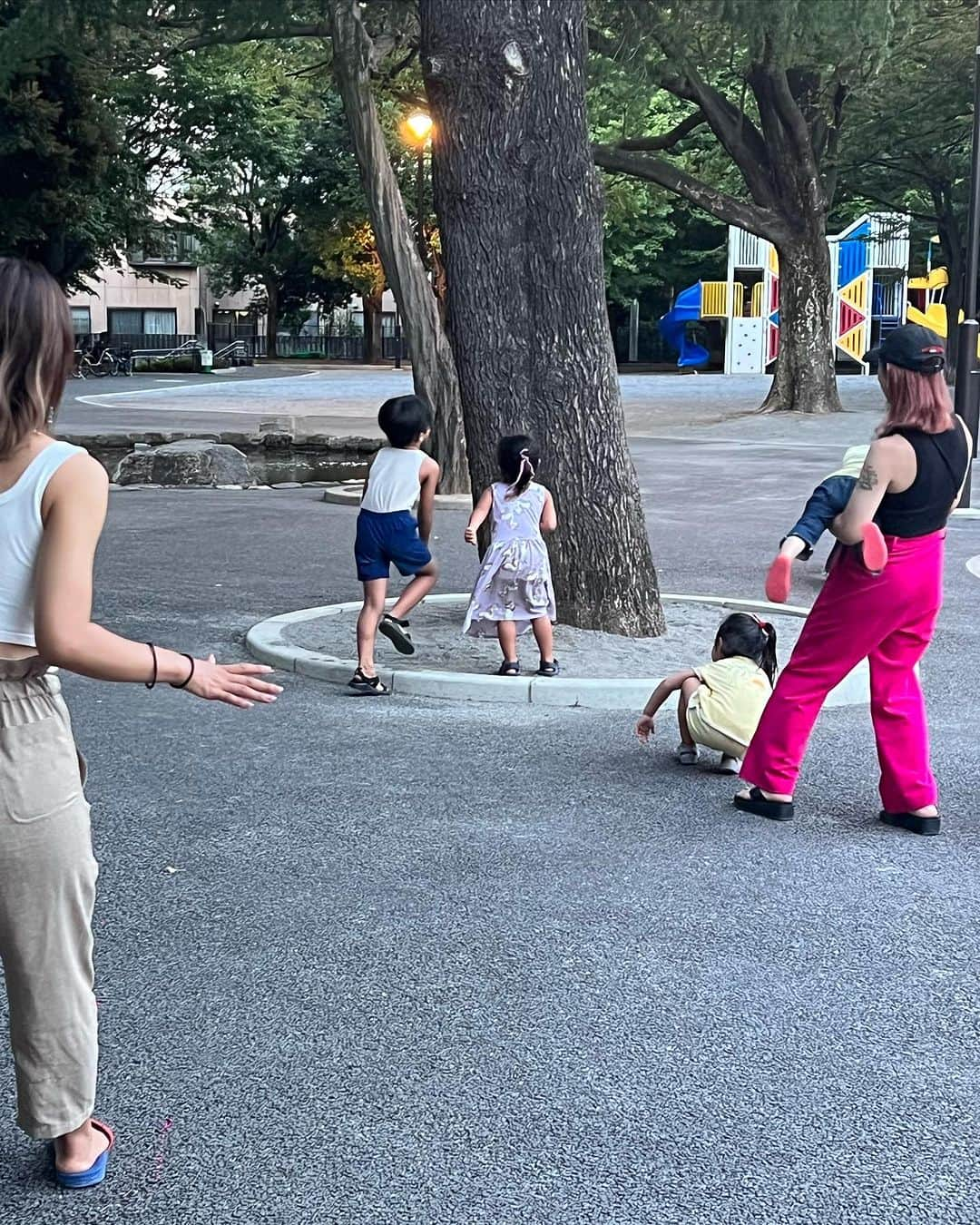 来夏さんのインスタグラム写真 - (来夏Instagram)「#💝 子どもとすごす日常🕊️  みんなで子育て👩‍👩‍👧‍👦 そんな感じが好きだ🫶  #fam #bff」9月20日 10時43分 - rairairaika