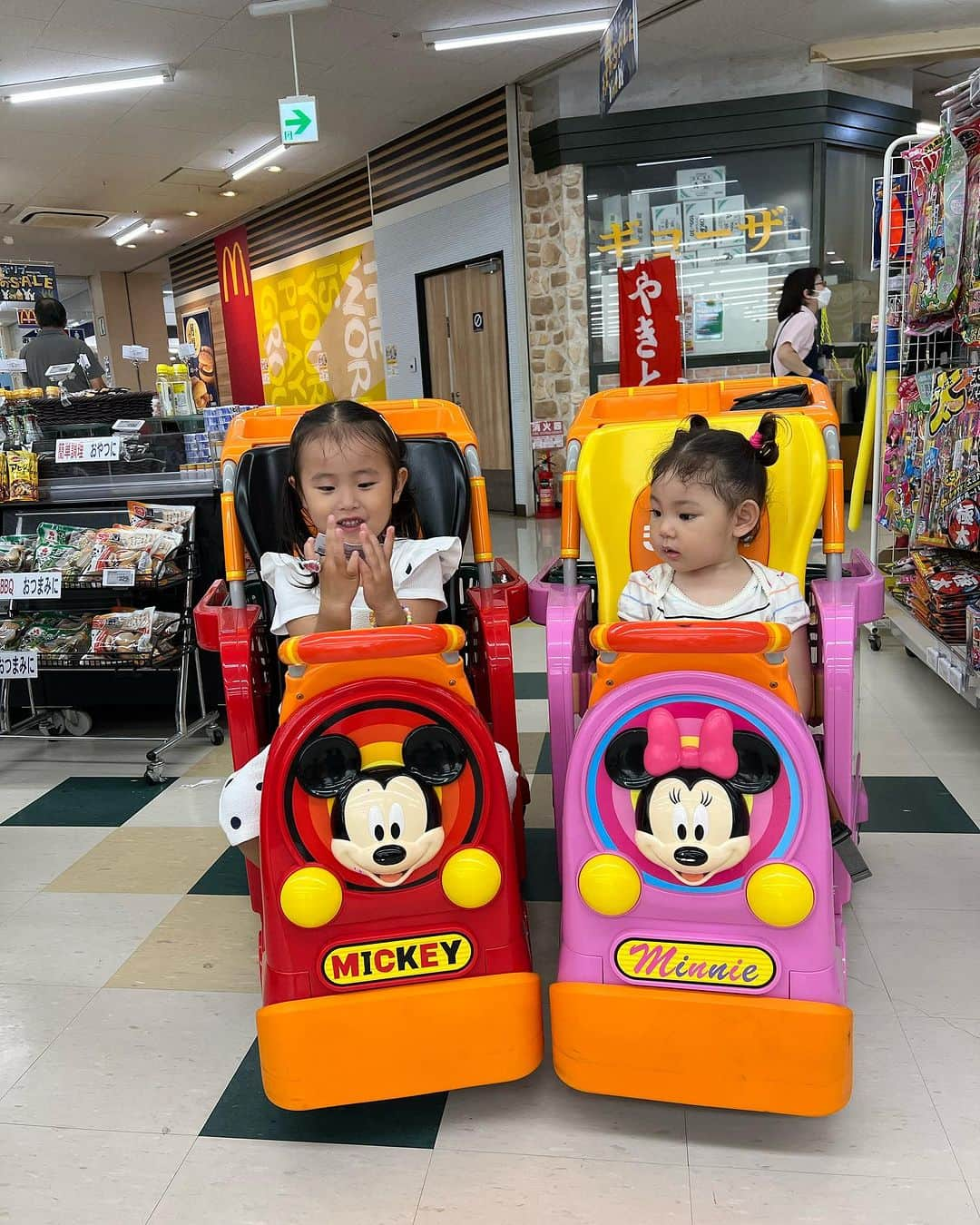 来夏さんのインスタグラム写真 - (来夏Instagram)「#💝 子どもとすごす日常🕊️  みんなで子育て👩‍👩‍👧‍👦 そんな感じが好きだ🫶  #fam #bff」9月20日 10時43分 - rairairaika