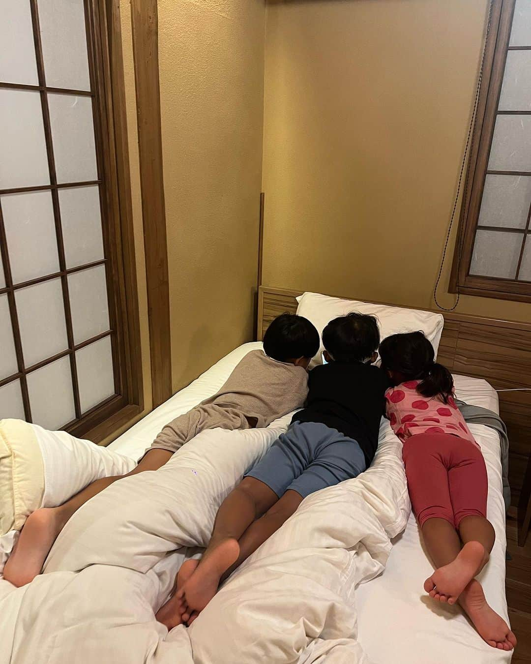 来夏さんのインスタグラム写真 - (来夏Instagram)「#💝 子どもとすごす日常🕊️  みんなで子育て👩‍👩‍👧‍👦 そんな感じが好きだ🫶  #fam #bff」9月20日 10時43分 - rairairaika