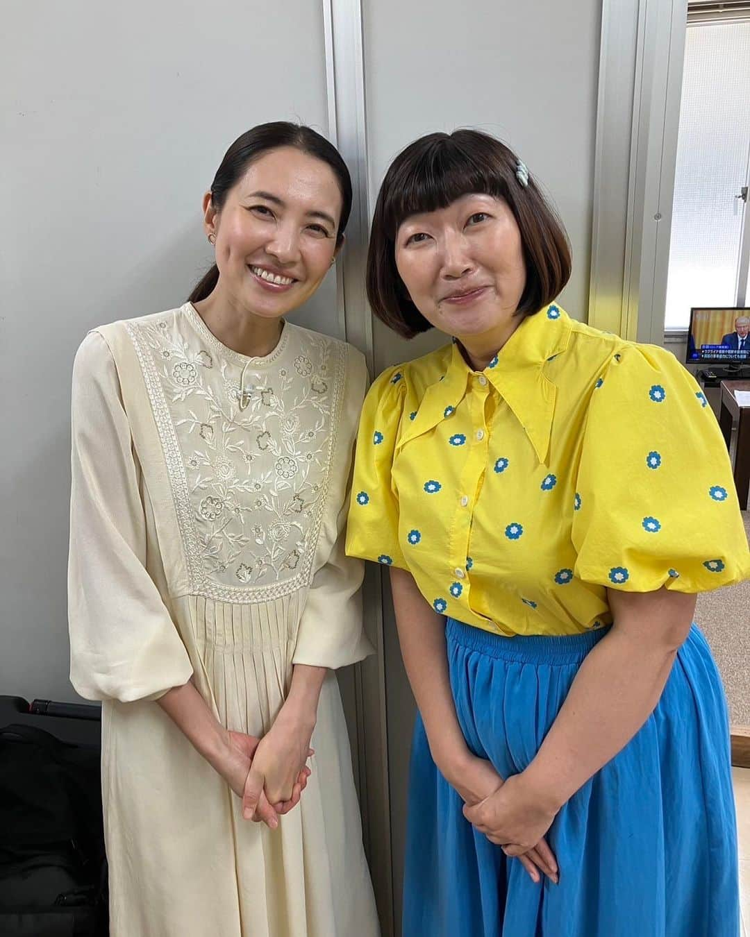 川村エミコさんのインスタグラム写真 - (川村エミコInstagram)「NHK「あさイチ」 特集「ストップ目立ち毛穴！」 観ていただいた方 ありがとうございました！  勉強になりました！ まだまだ聞きたいことたくさんありました。  出来ることはがんばって、 あとは気にしない！で お肌と向き合いたいと思いました！  だって、生きてるんだもの！！ そりゃ毛穴も出るさ！ ✨😊✨😊✨😊 でも、 出来ることはやりたいから 終わった後も おさらいに必死でした！！  #NHK #あさイチ #nhkプラスで見逃し配信中   ✨😊💛  ありがとうございました！」9月20日 10時46分 - kawamura_emiko