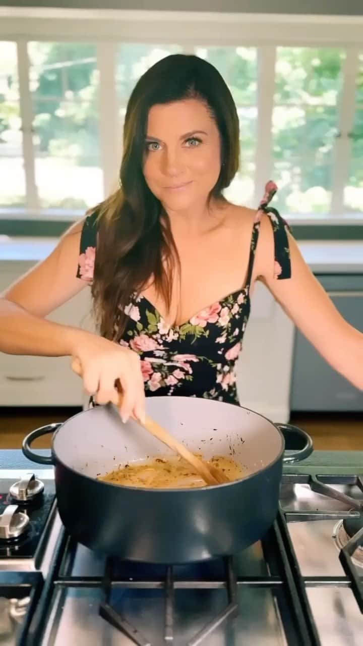 ティファニー・ティーセンのインスタグラム：「Think this speaks for itself 😂Beef Bourguignon recipe in #HereWeGoAgain. Have you ordered yet?!」
