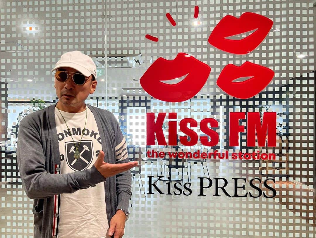 クレイジーケンバンド【公式】さんのインスタグラム写真 - (クレイジーケンバンド【公式】Instagram)「Kiss FM KOBE「シャカリキ」生出演させていただきました。 クマガイタツロウさんありがとうございました！  午後は大阪に出現いたします。  byスタッフ  #クレイジーケンバンド #crazykenband #横山剣 #世界 #KissFMKOBE #神戸」9月20日 10時52分 - crazykenband_official