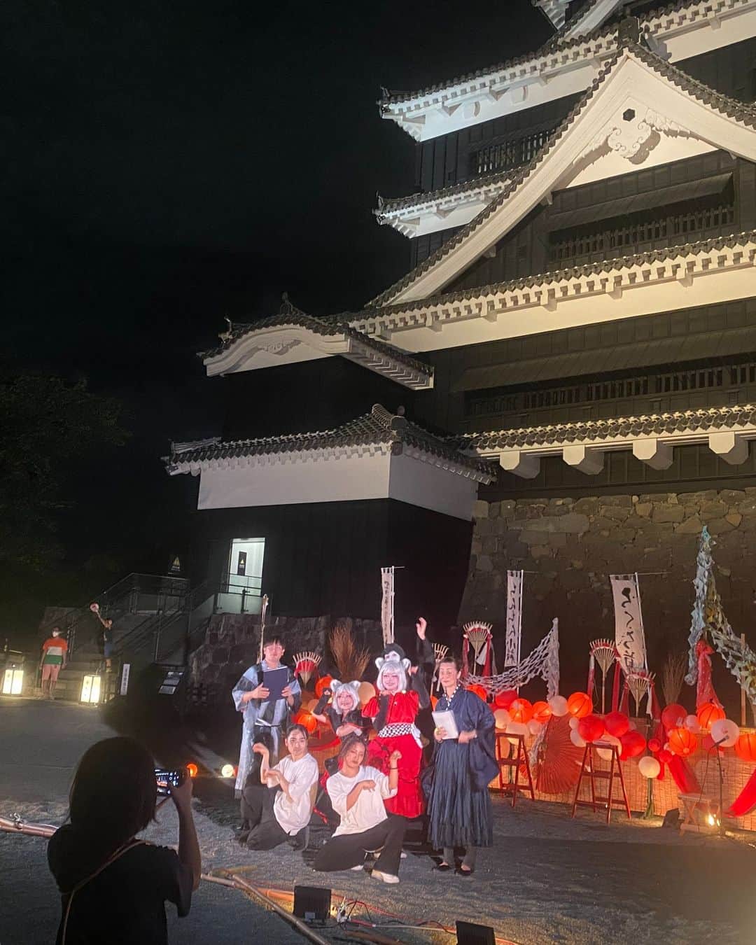 熊本城さんのインスタグラム写真 - (熊本城Instagram)「【熊本城イベントニュース】 ～👻「熊本城『おもしろ』おばけナイト其の弐」が９月29日（金）、30日（土）に開催されます👻～ 城彩苑で開催される「名月観賞の夕べ」に伴い、熊本城でも、今年の夏休み大好評だった「おばけナイト」が開催されます！ 期日：９月29日（金）、30日（土） 時間：①19：30～19：45 　　　②20：00～20：15 場所：熊本城天守閣前広場 費用：観覧無料 　　　※別途熊本城入園料は必要です。 夏休み開催時は、多くのお客様にお越しいただき、大盛り上がりでした！ 夏休み開催時よりも涼しくなっていますので、ぜひ熊本城にお越しになって、今年最後の「おばけナイト」をご覧ください！！！ ※写真は今年の8月に開催された時のものです。 #kumamoto #japan #japantrip #instagood #instagram #kumamotocastle #日本 #熊本 #熊本城 #城 #castle #加藤清正 #日本100名城 #熊本観光 #観光 #trip #cooljapan #おばけナイト #おもしろ #其の弐 #怖い ＃こわーい」9月20日 11時07分 - kumamoto_castle