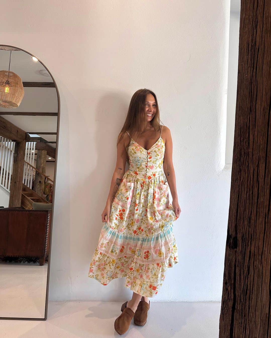 SPELLのインスタグラム：「Elvin beauty @coris.evans shining between meetings 🌼」