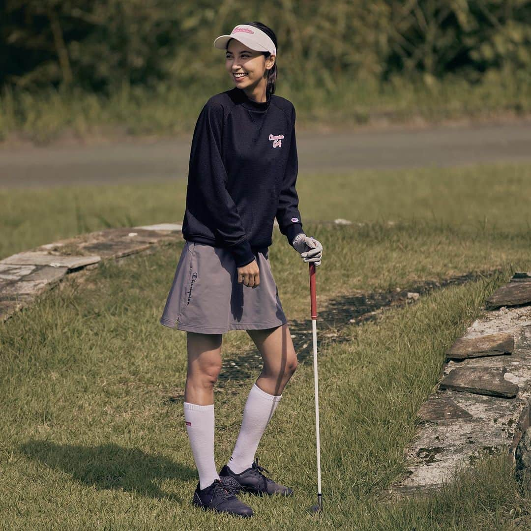 Champion Japanさんのインスタグラム写真 - (Champion JapanInstagram)「Champion GOLF 23FW Women's  チャンピオンらしいアメリカンカジュアルのエッセンスとアスレチックウェアの機能性を兼ね備えたゴルフウェア。  スタイリッシュなスタイルで、秋のゴルフを満喫しよう! 優れた機能性を備えたウェアで、より快適に。  #champion #golf #visor #mockneckshirt #skirt #highsocks #sports #チャンピオン #ゴルフ #バイザー #モックネックシャツ #スカート #ハイソックス #スポーツ」9月20日 11時11分 - champion_japan