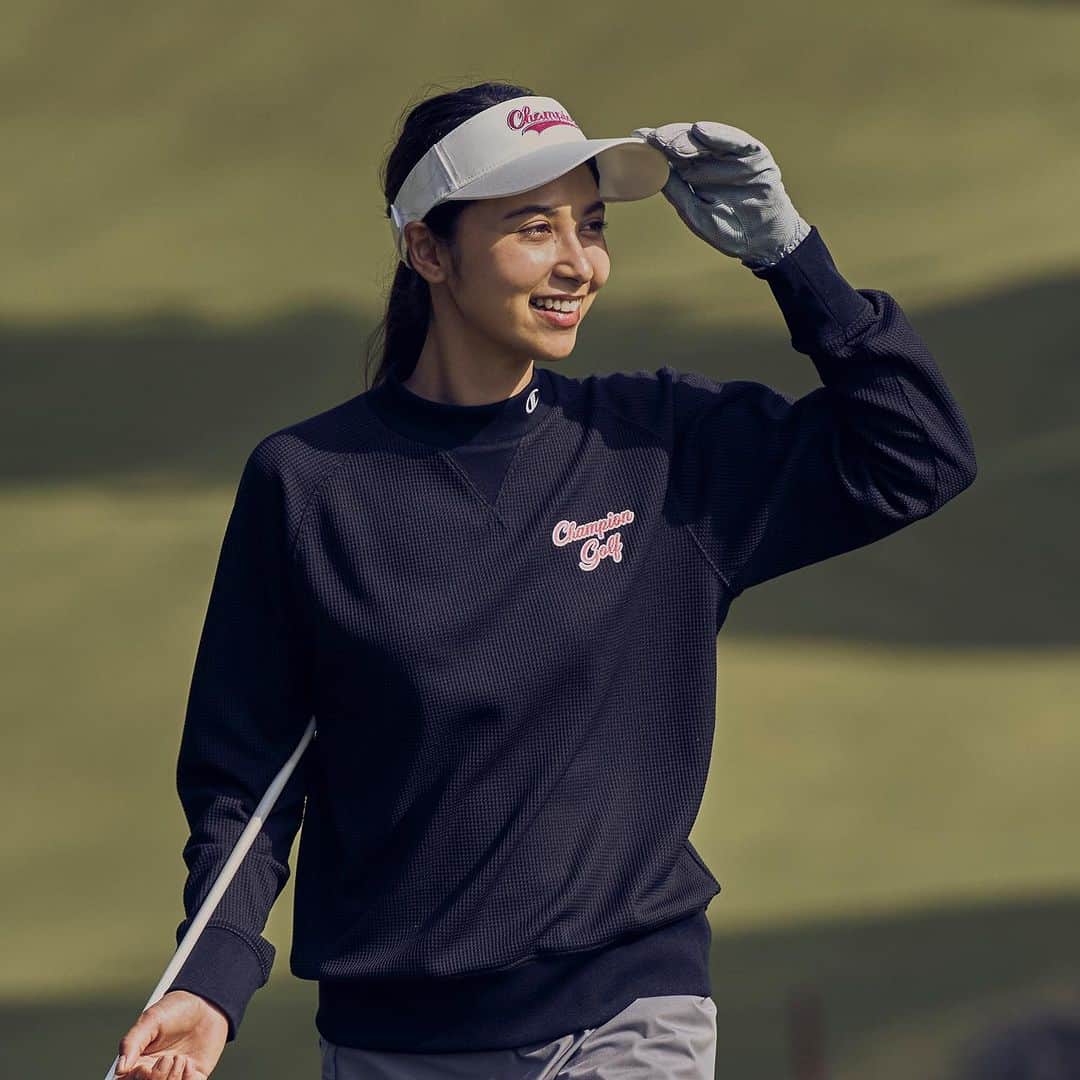 Champion Japanさんのインスタグラム写真 - (Champion JapanInstagram)「Champion GOLF 23FW Women's  チャンピオンらしいアメリカンカジュアルのエッセンスとアスレチックウェアの機能性を兼ね備えたゴルフウェア。  スタイリッシュなスタイルで、秋のゴルフを満喫しよう! 優れた機能性を備えたウェアで、より快適に。  #champion #golf #visor #mockneckshirt #skirt #highsocks #sports #チャンピオン #ゴルフ #バイザー #モックネックシャツ #スカート #ハイソックス #スポーツ」9月20日 11時11分 - champion_japan