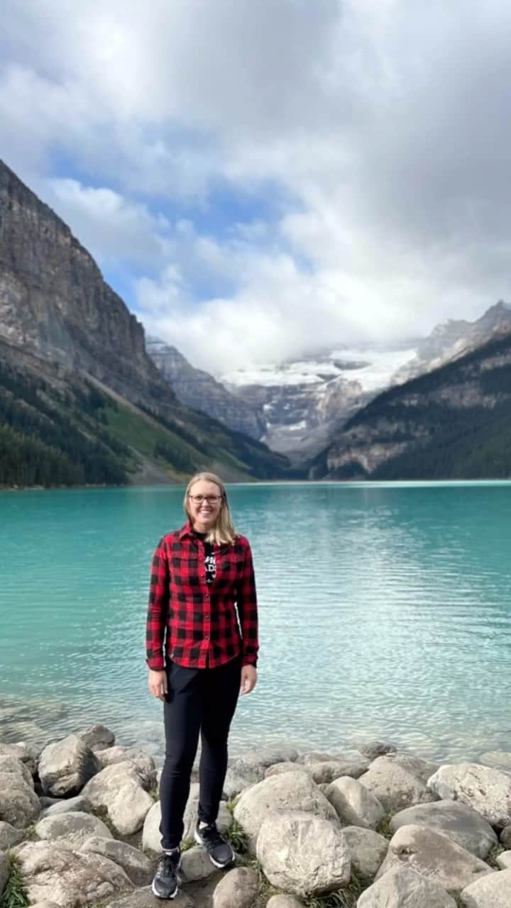 ブルック・ヘンダーソンのインスタグラム：「Wow! Banff Springs you are amazing 😍 Thank you @fairmontbanff for an incredible birthday week celebration!! 🏔️🇨🇦💙  #BanffSprings #MyBirthdayWeek #CelebrateHere #FairmontGold」