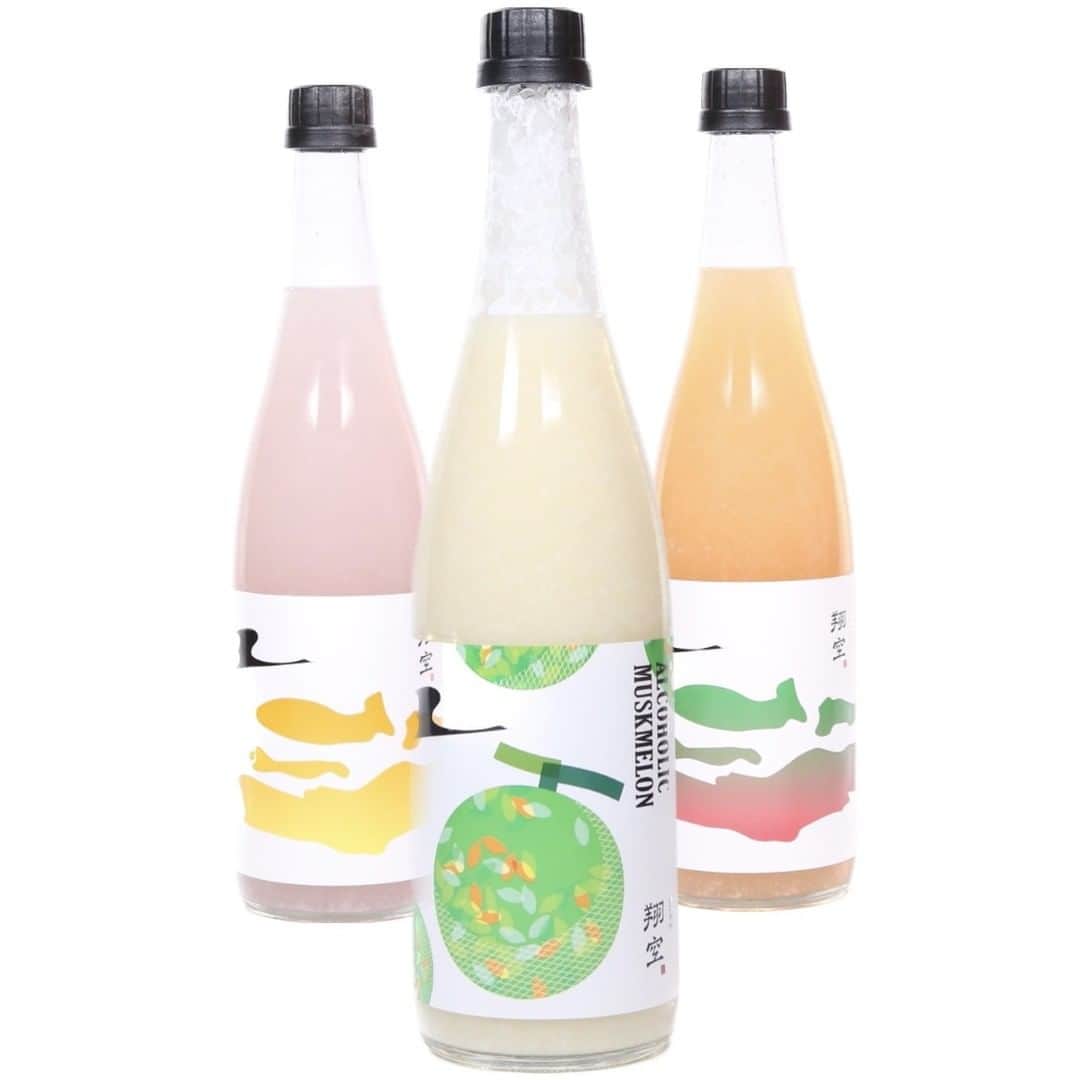 800DEGREES JAPANのインスタグラム：「* 800°DEGREES 全店舗にて「LAGOON BREWERY（ラグーンブリュワリー）」販売開始！  LAGOON BREWERY合同会社 代表：田中 洋介 新潟県新潟市に2021年11月に創立 令和３年に新規で製造免許を受け、自然豊かな潟のほとりで創業した小さな小さな酒蔵です。『感激できる、多様なおいしさ』をモットーに、”持続可能性”も大事にしながら、自然栽培米やクロモジやトマトを原料にした酒造りにも取り組んでいます。  ※無くなり次第終了となり、画像はイメージです。」