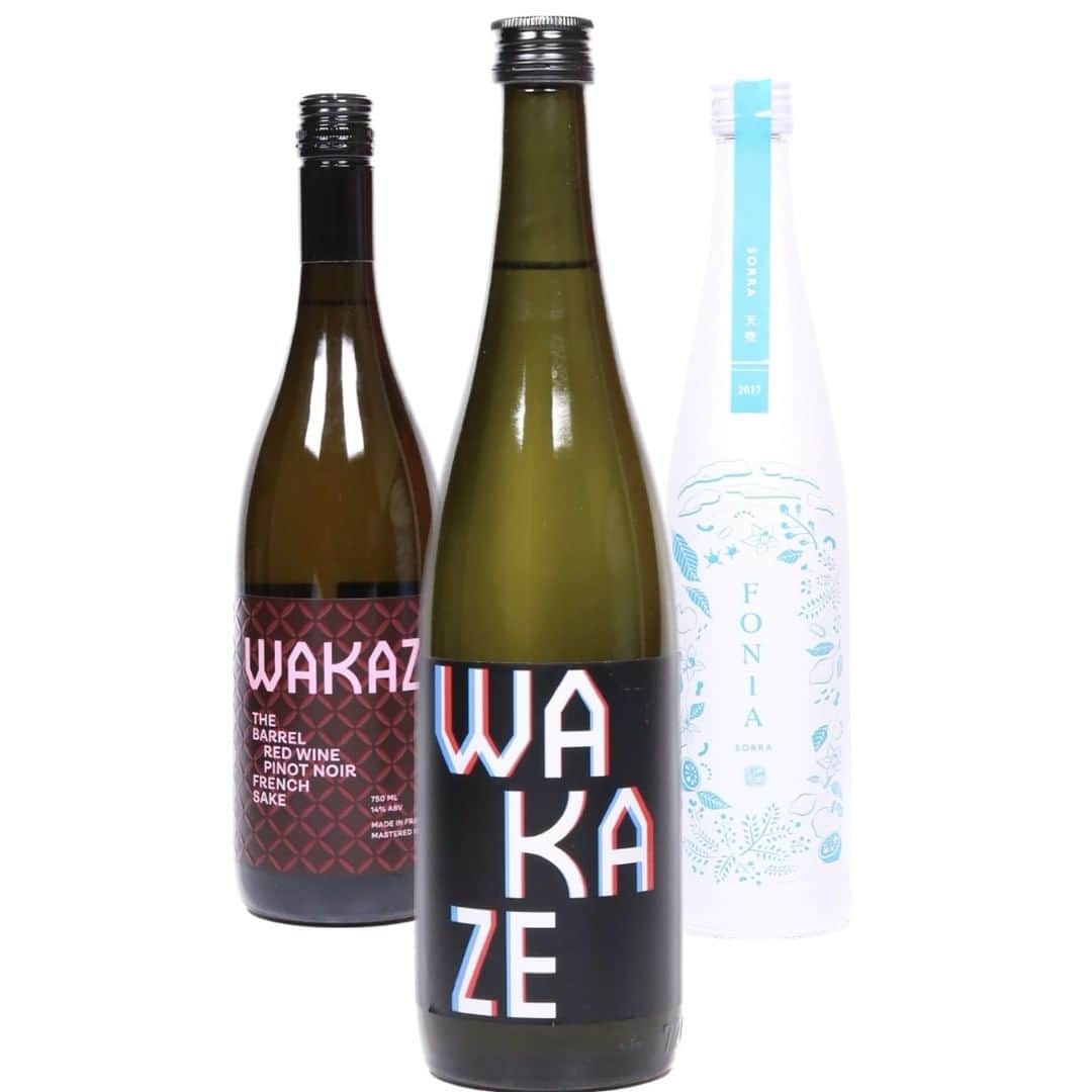 800DEGREES JAPANのインスタグラム：「* 800°DEGREES 全店舗にて「WAKAZE」販売開始！  株式会社 WAKAZE 代表取締役 稲川琢磨 醸造所「KURA GRAND PARIS」  フランス パリ近郊に2019年11月創立 伝統的な手法を活かしながら、極めて革新的なSAKEを造る。WAKAZEは「日本酒を世界酒に」をビジョンに掲げ、酒を造ります。WAKAZEがSAKEに仕込むのは【驚き】。日本酒という枠組み、ルールにとらわれない【体験】を価値として、誰も飲んだことのないSAKEで世界中の人々を楽しませ続けています。  ※無くなり次第終了となり、画像はイメージです。」