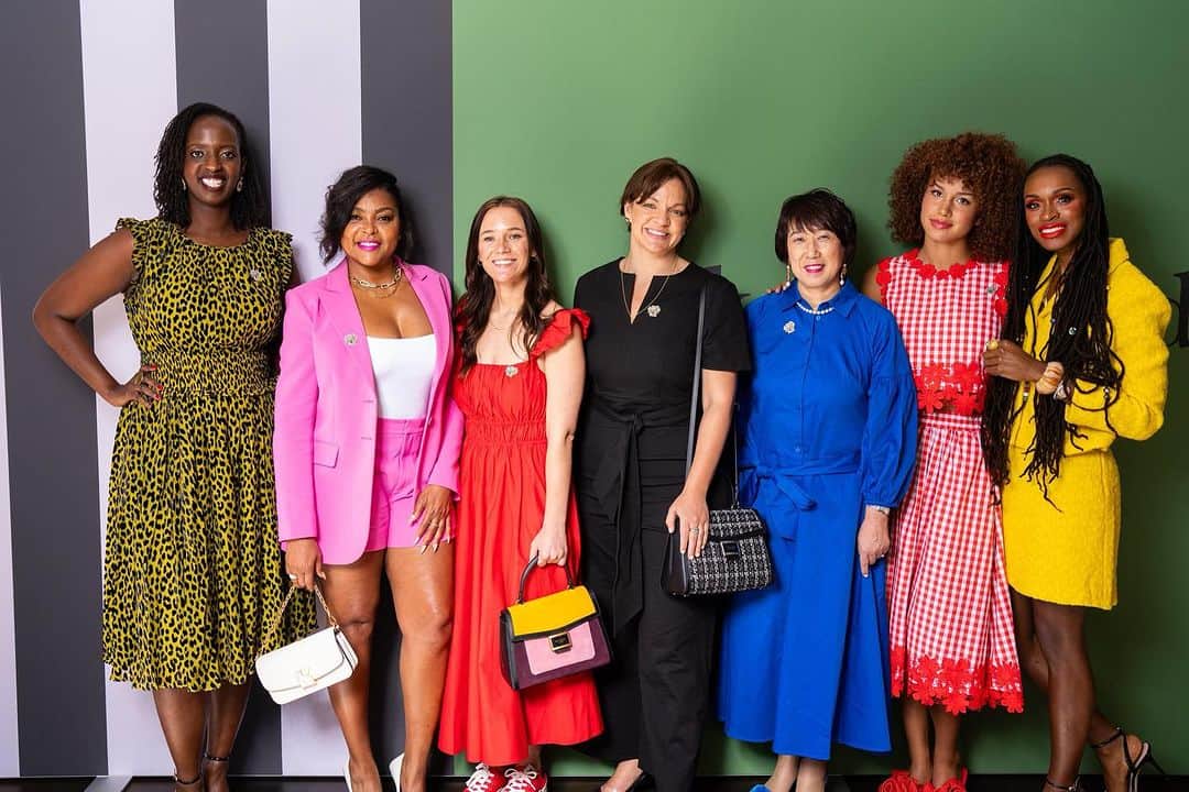タラジ・P・ヘンソンのインスタグラム：「🌟 Honored to be in New York today, speaking at the kate spade new york Global Summit on Women's Mental Health and Empowerment during the 78th United Nations General Assembly session. 🗽  I'm proud to be a part of kate spade new york's Social Impact Council, a collective of powerful women's empowerment and mental health leaders from around the world. Together, we're breaking the stigma around mental health, providing access to vital resources, and empowering women and girls. 💪🏾  Let's continue this important conversation and make a positive impact on mental health worldwide.  -  @blhensonfoundation @katespadeny 🌟   🌍💚 #WomenEmpowerment #MentalHealthMatters #UNGA #katespadenyimpact and #katespadenysummit」