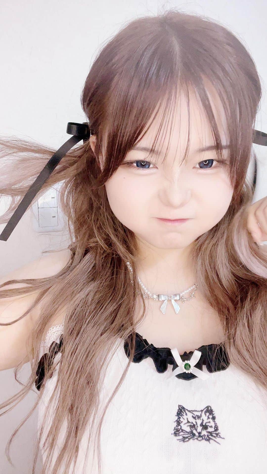 せりなのインスタグラム：「学校でバレないメイクの続編😇 ナチュラル好きは真似してみて♥️   #osina  #推品買い  #osinaでコスメ無料  #アンドビー  #pr  #オススメ  #メイク  #メイク動画  #メイクアップ  #メイクレッスン  #メイク好きさんと繋がりたい  #オシャレ  #オシャレさんと繋がりたい  #コスメ  #コスメ購入品  #コスメ紹介」